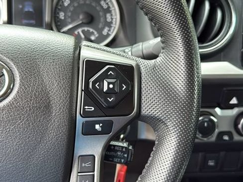 Used 2022 Toyota Tacoma SR5 AWD/4WD image 13