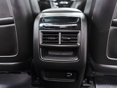 Used 2019 Cadillac XT5 Luxury image 32