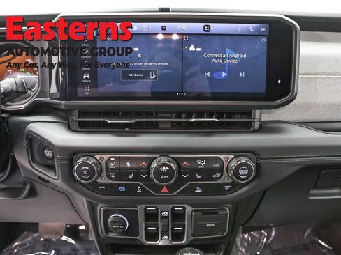 Used 2025 Jeep Wrangler Unlimited Sahara AWD/4WD image 12