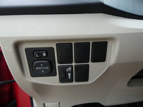 Used 2015 Toyota Prius Four FWD image 23
