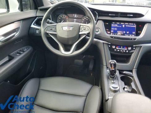 Certified 2024 Cadillac XT6 Luxury FWD image 19