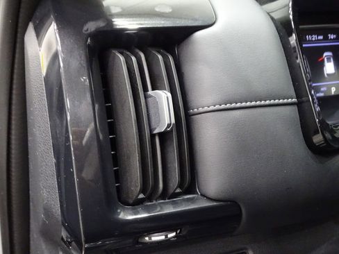 Used 2024 Nissan Pathfinder SV image 18