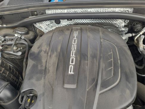 Used 2020 Porsche Macan Base image 27