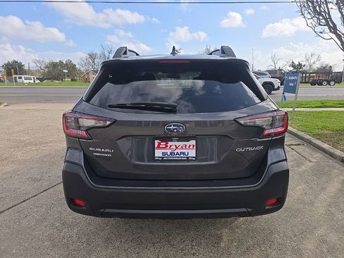 Used 2023 Subaru Outback Premium image 6