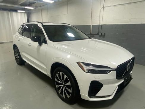 Used 2024 Volvo XC60 B5 Plus w/ Climate Package AWD/4WD image 4