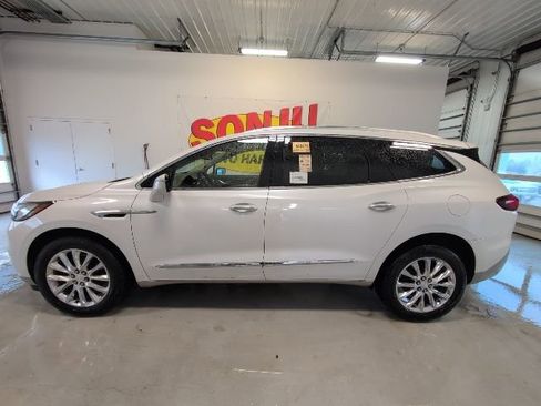 Used 2021 Buick Enclave Premium image 2