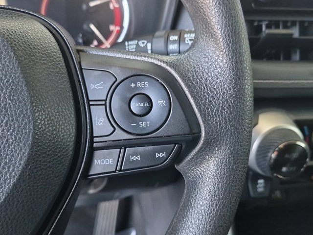 Used 2025 Toyota RAV4 XLE AWD/4WD image 25