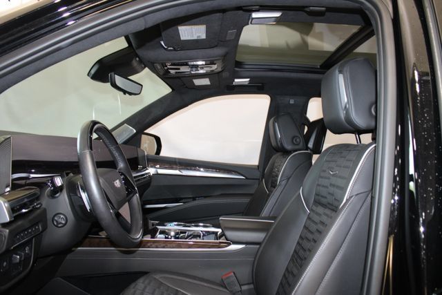 Used 2025 Cadillac Escalade Sport Platinum w/ LPO, Floor Liner Package AWD/4WD image 6
