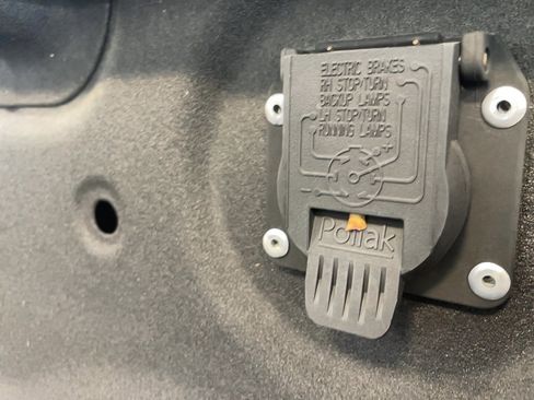 Used 2019 Nissan Titan SV w/ SV Convenience Package image 25