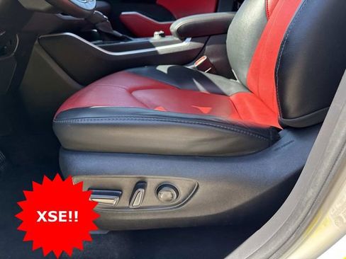 Used 2023 Toyota Highlander XSE image 11