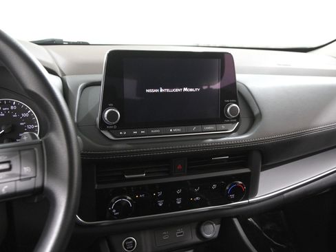 Used 2023 Nissan Rogue S image 9