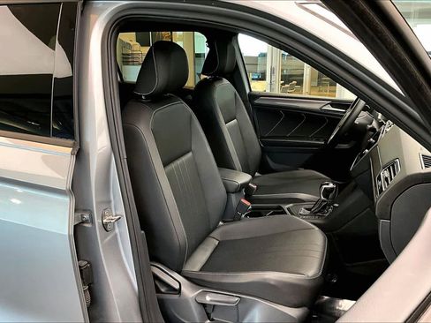 Used 2023 Volkswagen Tiguan SE R-Line image 8