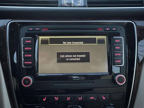 Used 2013 Volkswagen Passat 2.5 SEL Premium image 34