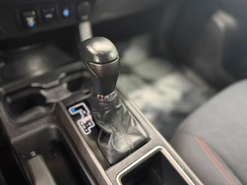 Used 2020 Toyota Tacoma TRD Sport AWD/4WD image 31