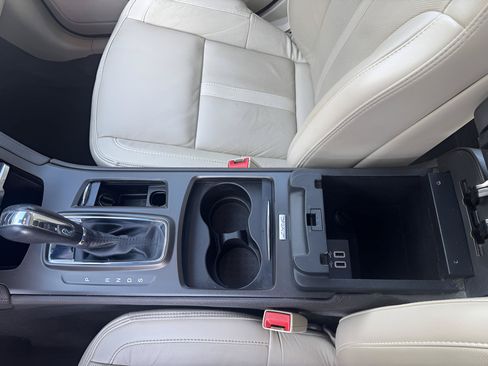 Used 2016 Lincoln MKS FWD image 22