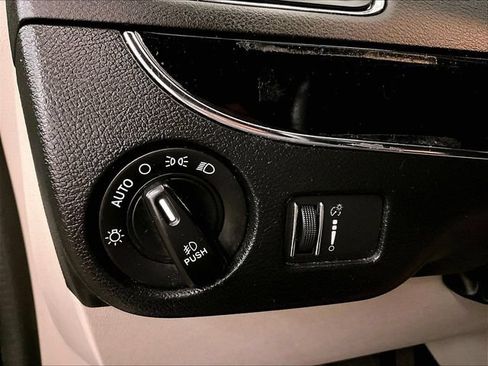 Used 2019 Dodge Grand Caravan SXT FWD image 32
