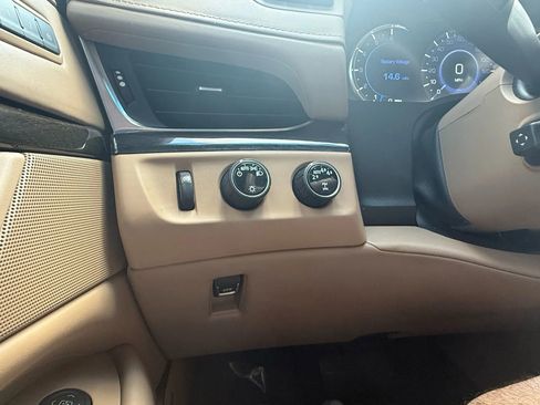 Used 2019 Cadillac Escalade Platinum image 18