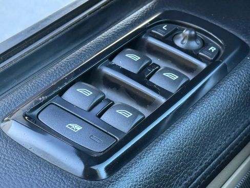 Used 2011 Land Rover Range Rover Sport HSE image 22