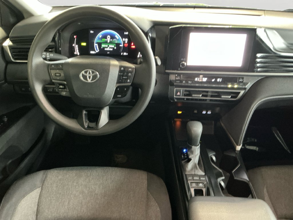 Used 2025 Toyota Camry LE FWD image 16