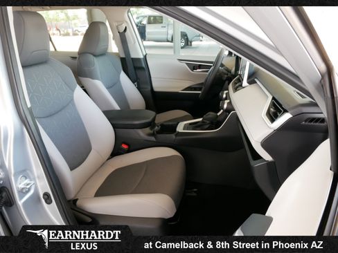 Used 2025 Toyota RAV4 XLE w/ Convenience Package image 8