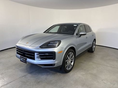 Certified 2025 Porsche Cayenne AWD/4WD image 1