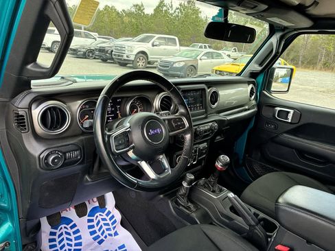 Used 2020 Jeep Wrangler Unlimited Sahara image 10