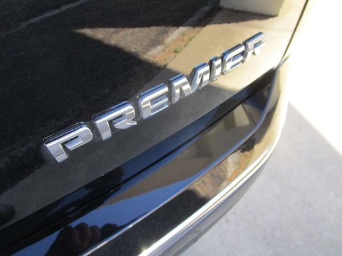 Used 2023 Chevrolet Traverse Premier image 11