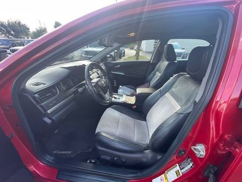 Used 2014 Toyota Camry SE w/ Leather Package FWD image 2
