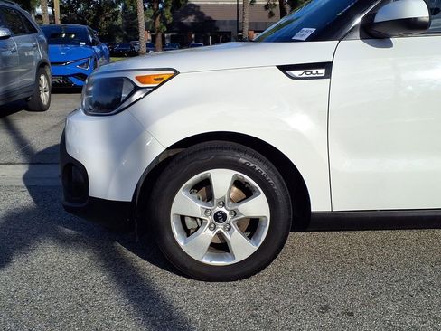 Used 2018 Kia Soul image 16
