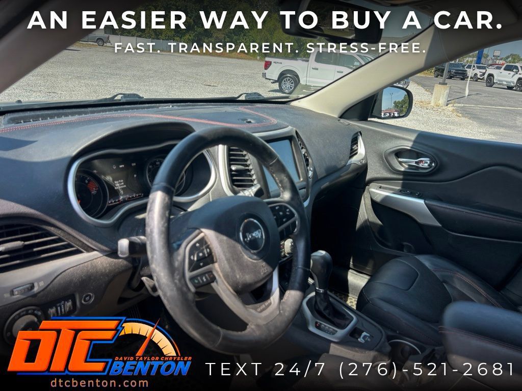 Used 2018 Jeep Cherokee Trailhawk w/ Quick Order Package 25L AWD/4WD image 7