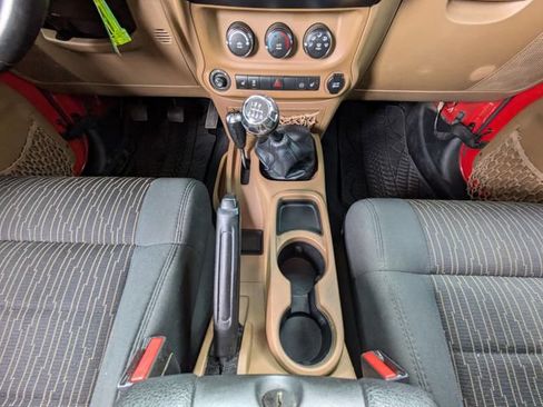 Used 2012 Jeep Wrangler Unlimited Sahara AWD/4WD image 19