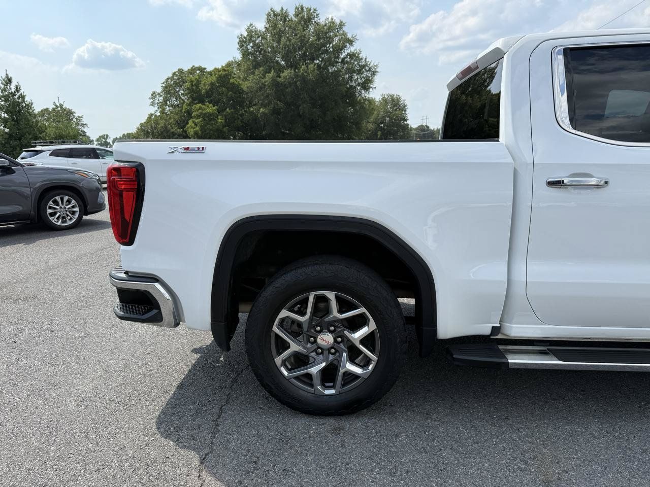 Used 2022 GMC Sierra 1500 SLT w/ SLT Premium Package AWD/4WD image 40
