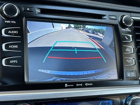 Used 2017 Toyota Highlander XLE AWD/4WD image 27