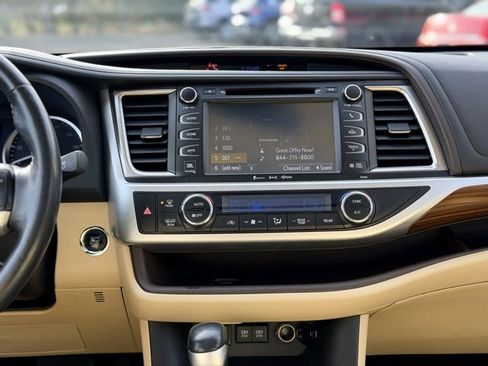 Used 2018 Toyota Highlander Limited image 22