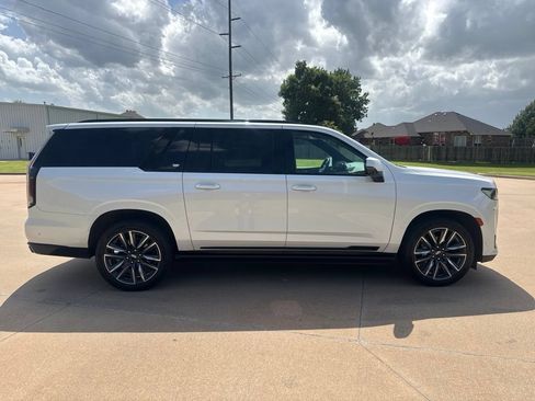 Used 2021 Cadillac Escalade ESV Sport w/ Driver Assist Tech Package AWD/4WD image 6