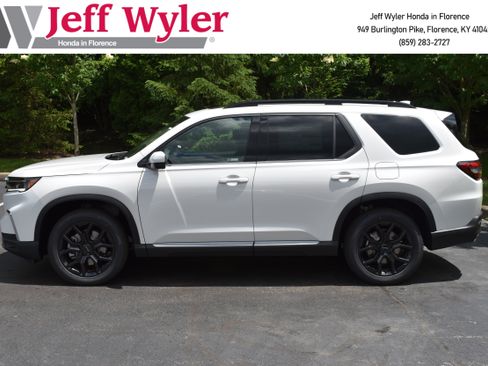 New 2025 Honda Pilot Touring image 4