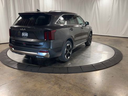 Certified 2025 Kia Sorento EX w/ EX Panoramic Sunroof Package image 12