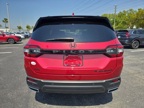 Used 2025 Honda Pilot Black Edition image 5