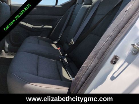 Used 2025 Nissan Altima 2.5 SV FWD image 14
