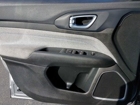 Used 2023 Jeep Compass Latitude image 26