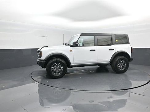 New 2025 Ford Bronco Badlands image 4