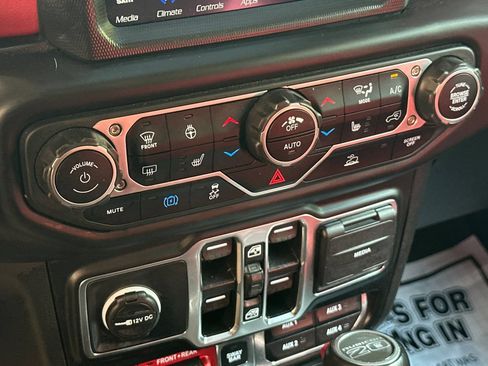 Used 2023 Jeep Wrangler Unlimited Rubicon 4xe AWD/4WD image 27