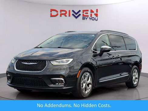 Used 2023 Chrysler Pacifica Limited FWD image 1