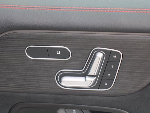 Used 2022 Mercedes-Benz GLB 250 4MATIC image 20