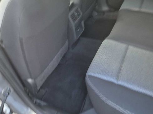 Used 2023 Nissan Rogue SV AWD/4WD image 12