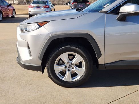 Used 2019 Toyota RAV4 XLE image 9