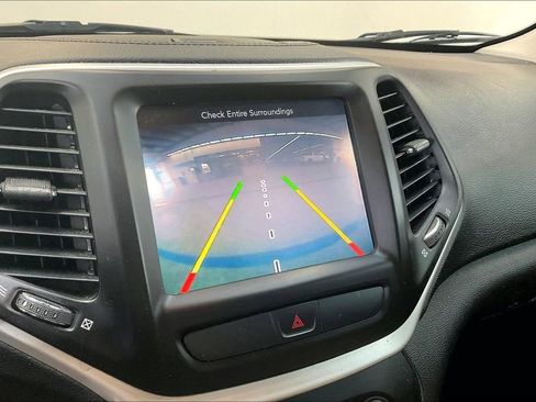 Used 2016 Jeep Cherokee Latitude w/ Comfort/Convenience Group FWD image 14