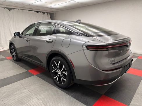 Used 2023 Toyota Crown Limited image 4