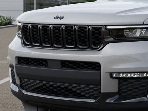 New 2025 Jeep Grand Cherokee L Limited w/ Black Appearance Package AWD/4WD image 11