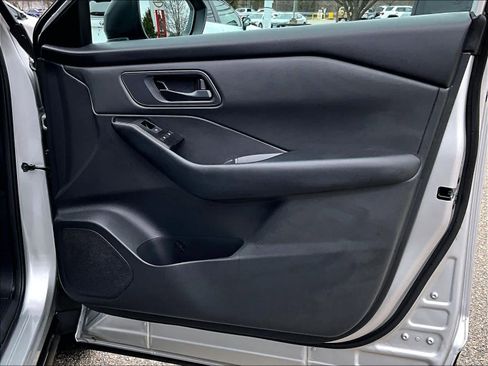 Used 2025 Nissan Rogue S image 12